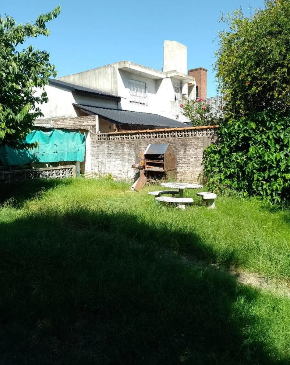 Casa a Reciclar con lote de 550 mts en Castelar Norte