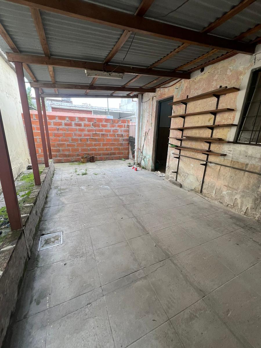 PH DE 3 AMBIENTES CON LOCAL VENTA EN M. GONZALEZ BALCARCE  3358  (REMEDIOS DE ESCALADA)