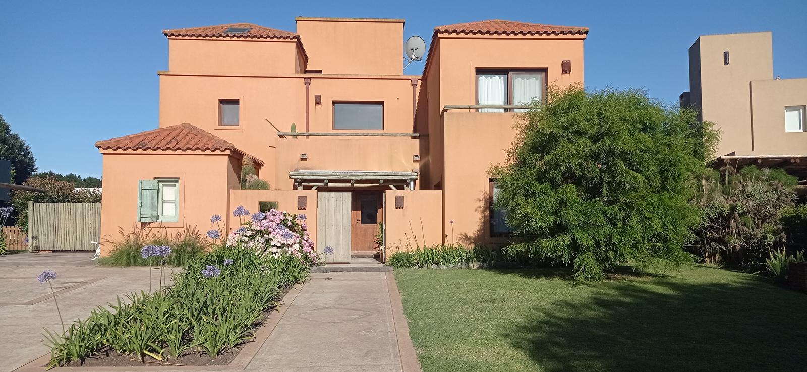 Casa en alquiler temporal con pileta en Barrio Privado Rumenco, Mar del Plata