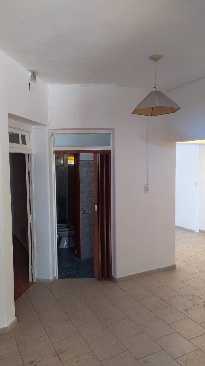 Casa en Venta en Talleres Este - 2 dormitorios - Apta Crédito