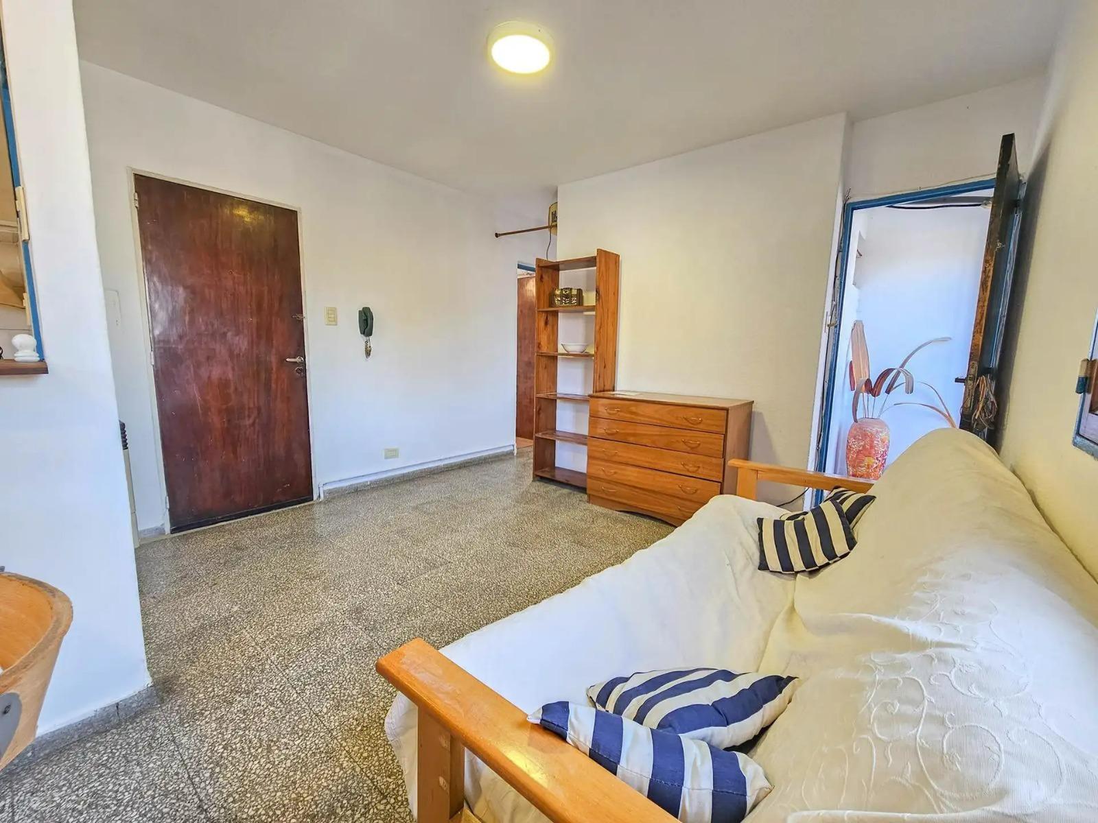 VENTA - DEPARTAMENTO DOS DORMITORIOS CON BALCÓN - BARRIO REP. SEXTA