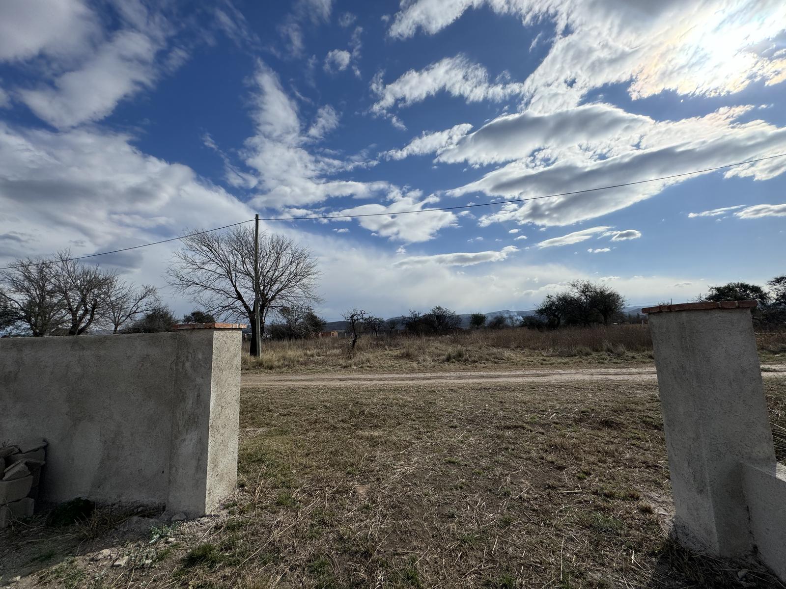 Terreno en  venta con salida a dos calles en el Mirador de Alta Gracia