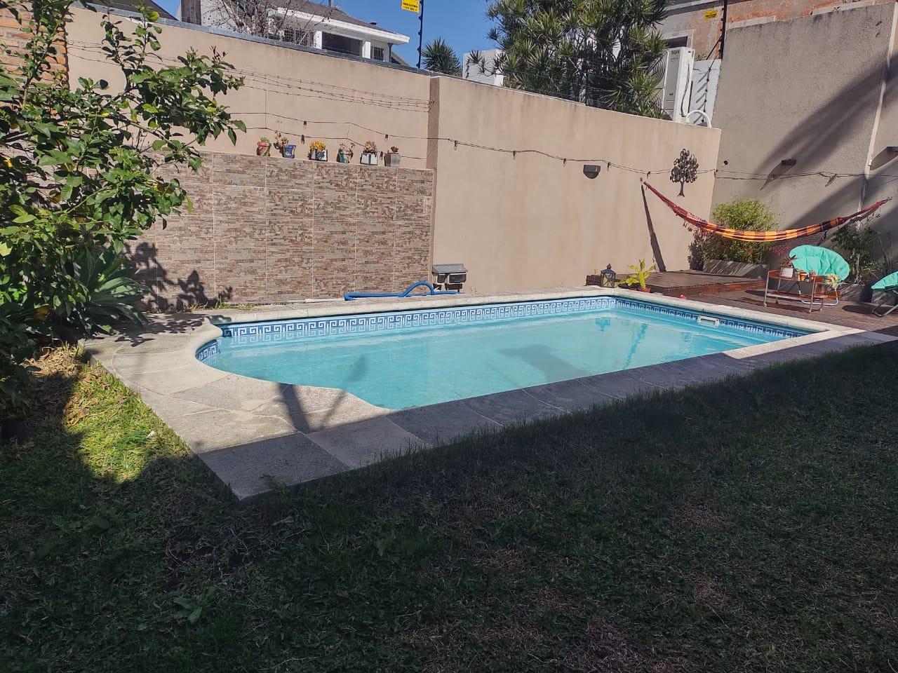 VENTA CASA 5 ambientes con parque, piscina y quincho en Villa Devoto