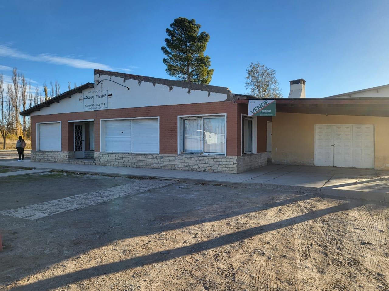 Terreno y salón en venta