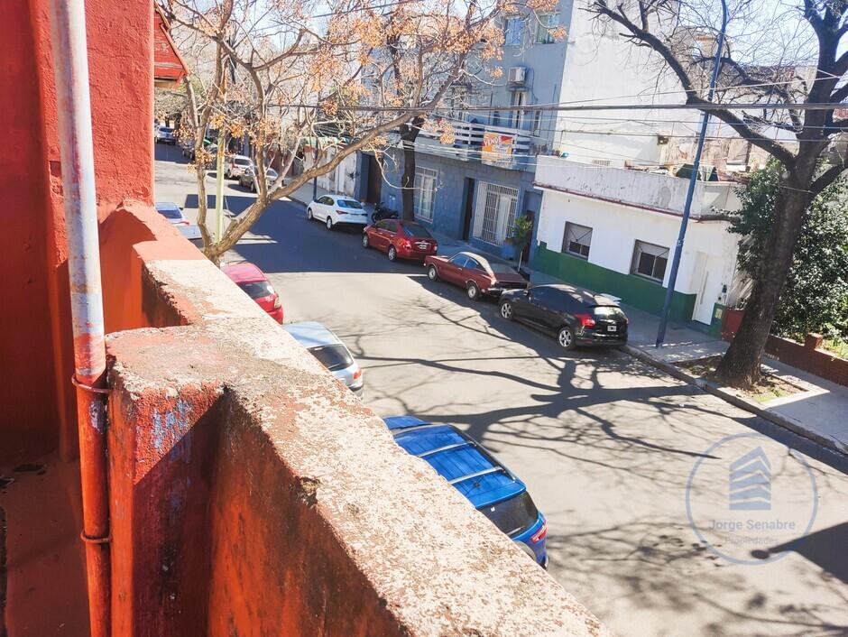 Casita, lote propio, 2 plantas A REFACCIONAR en Villa Santa Rita, CABA