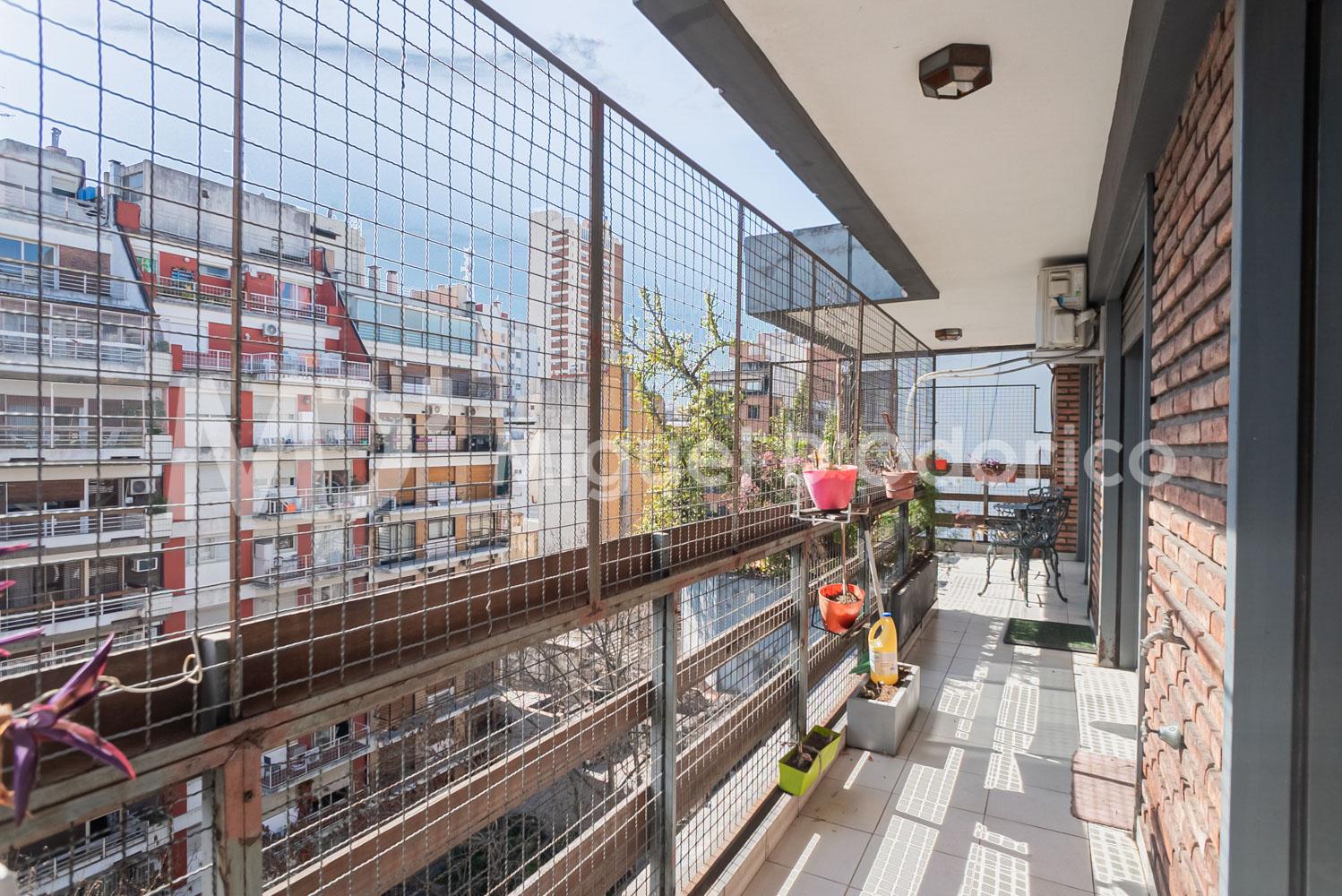 Venta Departamento 4 ambientes  con cochera en Flores