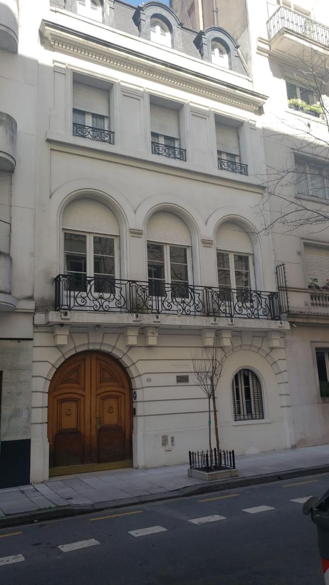 Casa  de 6 dormitorios y 5 cocheras  en Recoleta