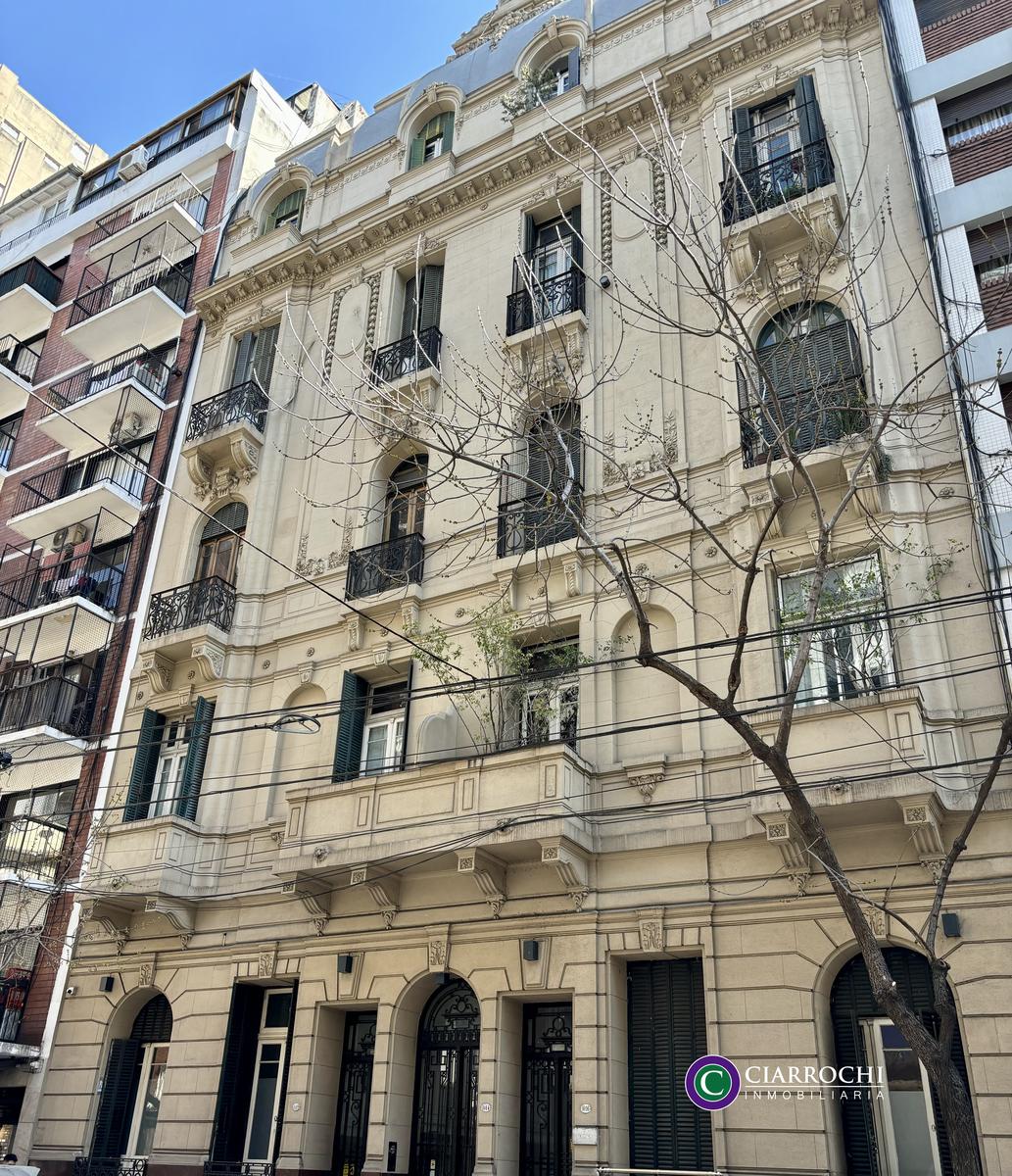 Junín y Av. Santa Fé - Departamento de 3 amb. c/ 2 Patios en RECOLETA