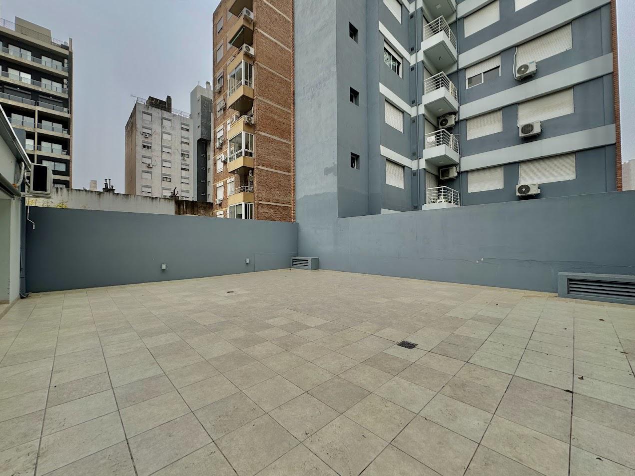 Venta Cochera Cubierta En Planta Baja. Centro Rio