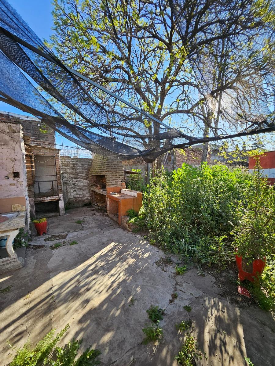 Casa en  Barrio Sarmiento, a metros L. CAsey