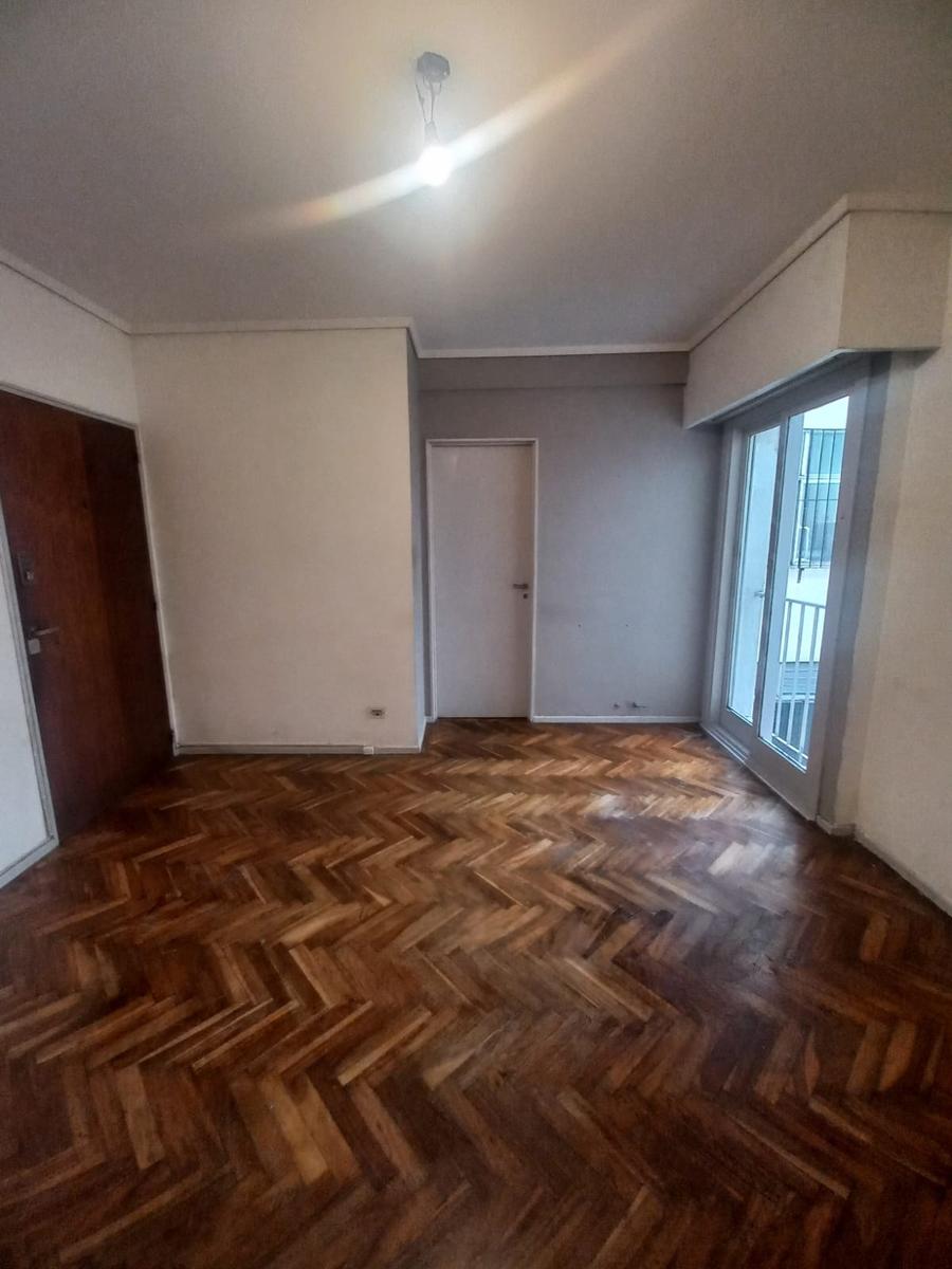 Dos Ambientes frente a Plaza Echeverría, VILLA URQUIZA U$s 80000