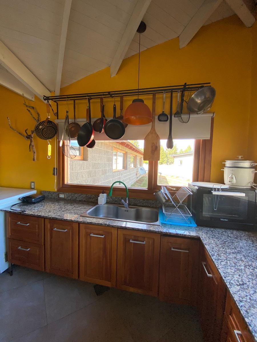 Casa en venta a metros del rio Limay y del Lago Nahuel Huapi.