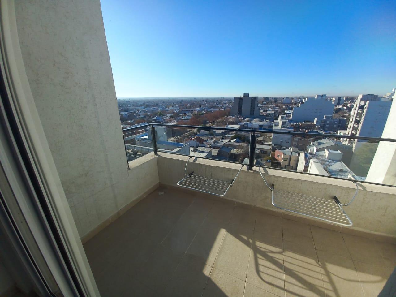 VENTA departamento tipo DUPLEX dos dormitorios CON TERRAZA DE 50M2