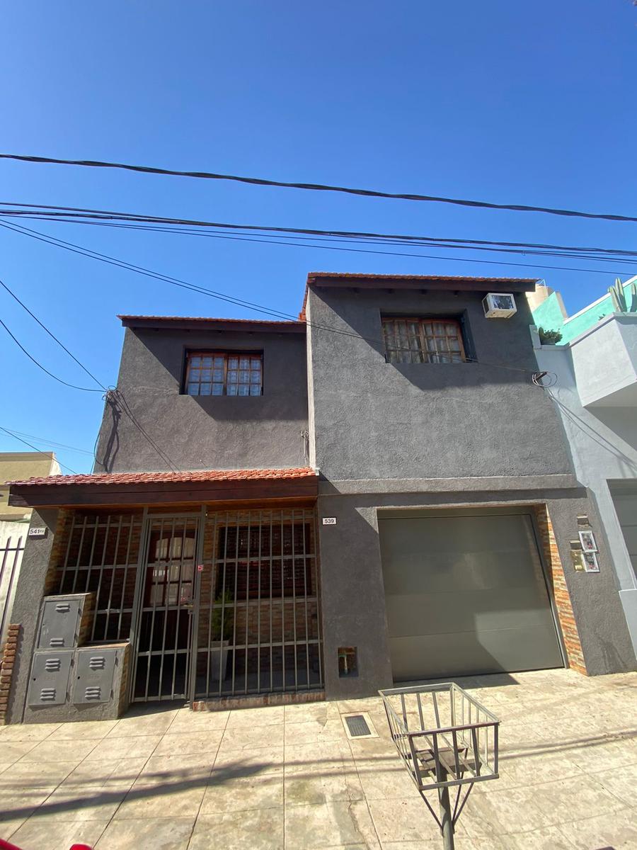 Venta PH tipo CASa al frente 4 ambientes garage quincho 3 dormitorios 2 baños - vicente lopez - villa martelli