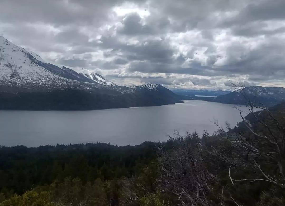 Campo en Bariloche frente a lago Gutierrez