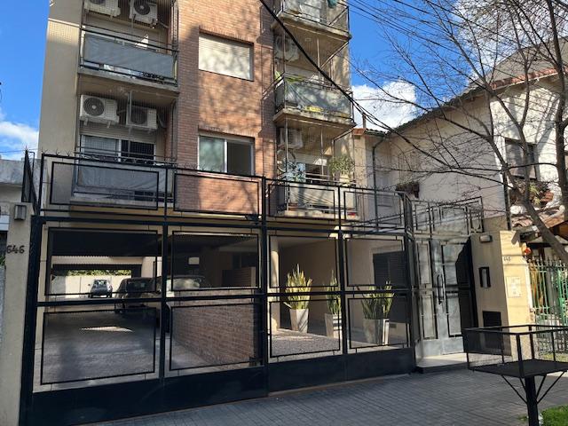 Venta de departamento en  La Lucila , tipo duplex con 3 dormitorios y 2 cocheras