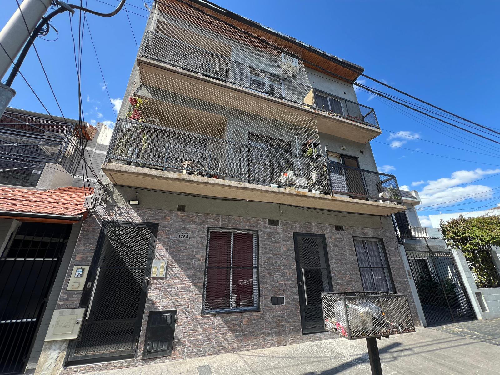 Departamento de dos ambientes chico en planta baja en Alquiler en Avellaneda Crucecita