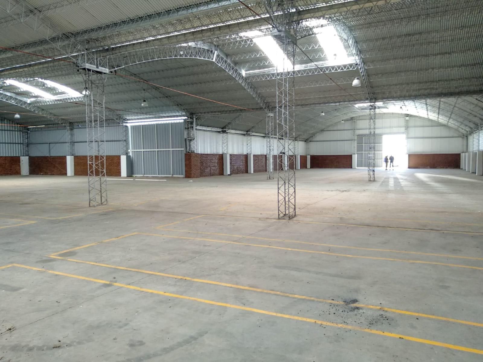 Depósito en  Alquiler de 2500 m2 en La Plata