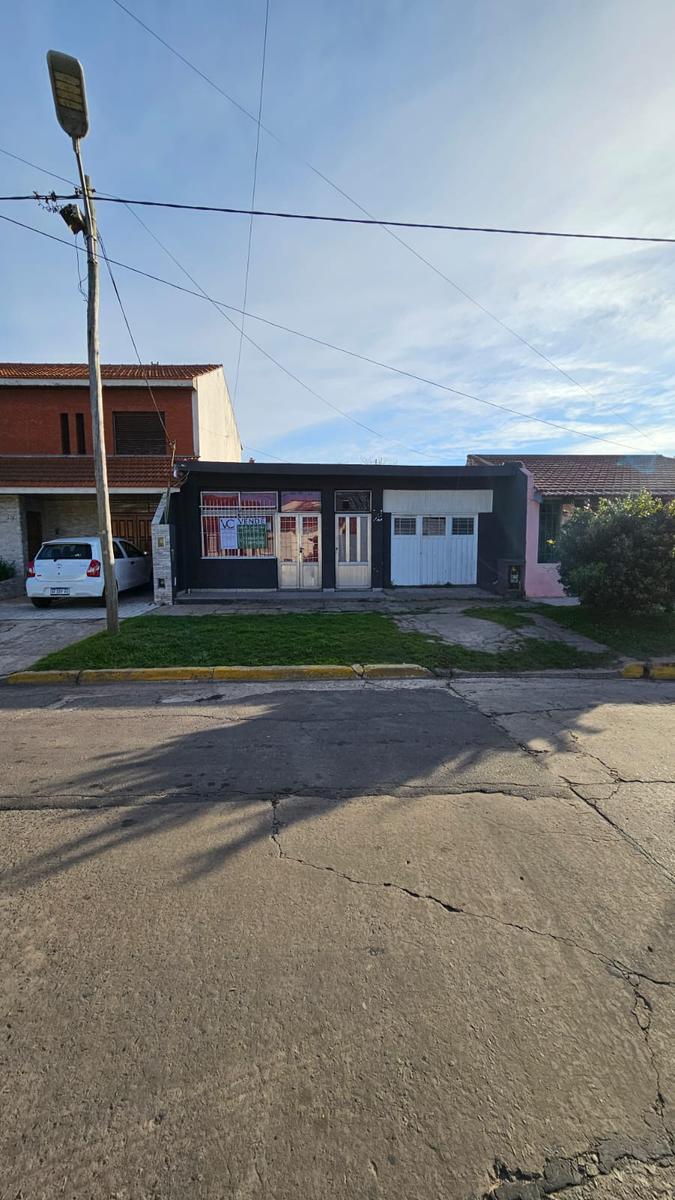 VENTA!! OPORTUNIDAD EXCELENTE!! LOCAL CON PROPIEDAD A REFACCIONAR. LEVALLE 236 BANFIELD