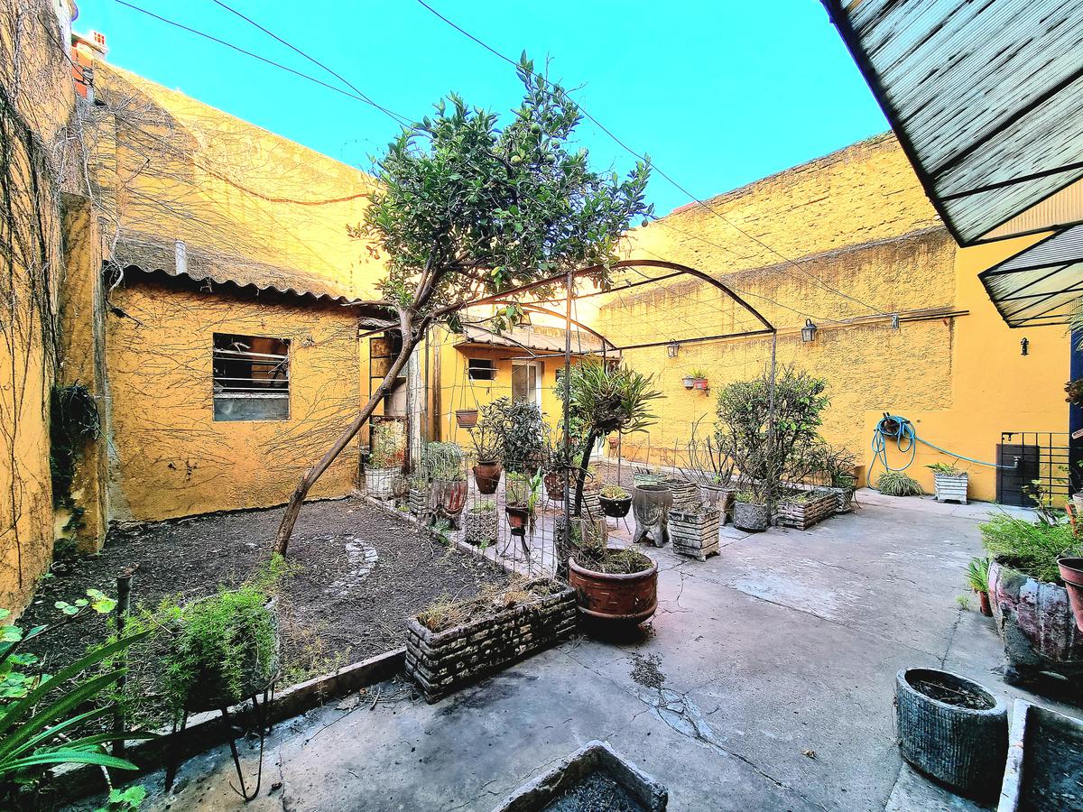 Casa en VENTA en Parque Chas / Barzana y Av. Constituyentes