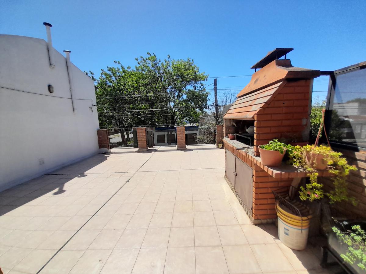 VENTA/PERMUTA - Casa 2 dormitorios con Salón y Local - Matheu, Rosario.