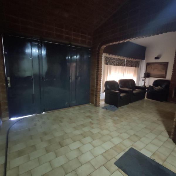 Venta casa dos dormis c/ cochera - Tiro Suizo, Rosario