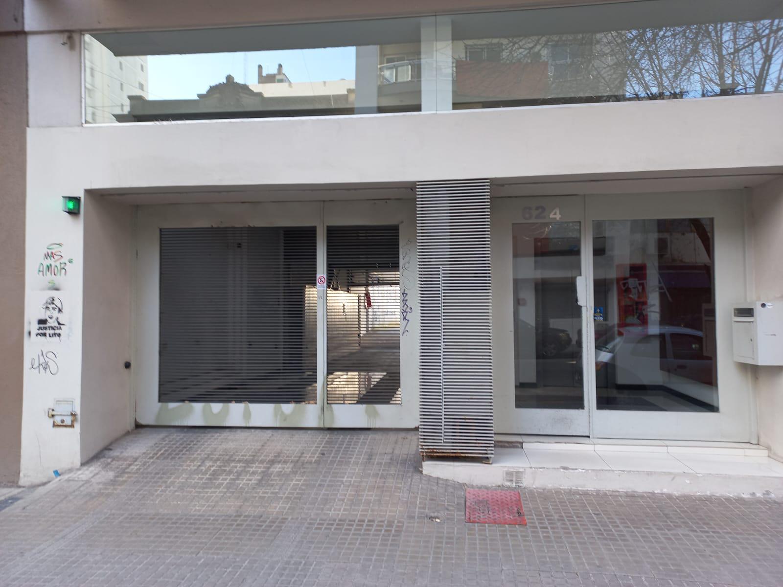 Cochera Cubierta   Baulera en  Venta-55 e/ 7 y 8-LA PLATA-Microcentro