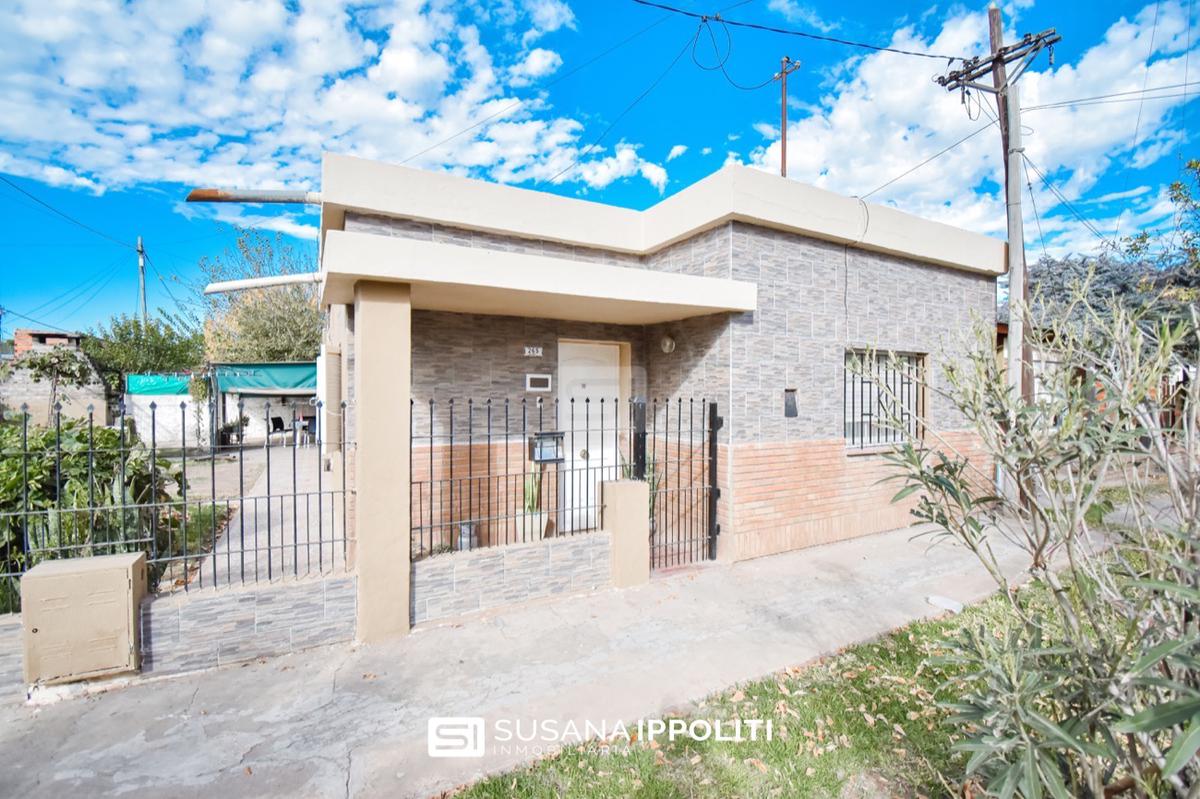 Casa en venta 2 dormitorios en barrio Talleres Roldán