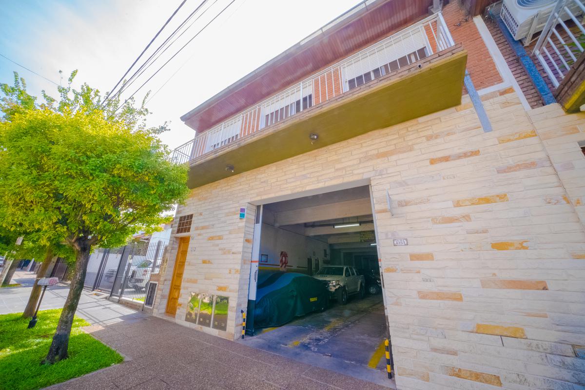 Excelente Depósito c/vivienda. Lote 8.66x43.73 Olivos Maipú/Uzal