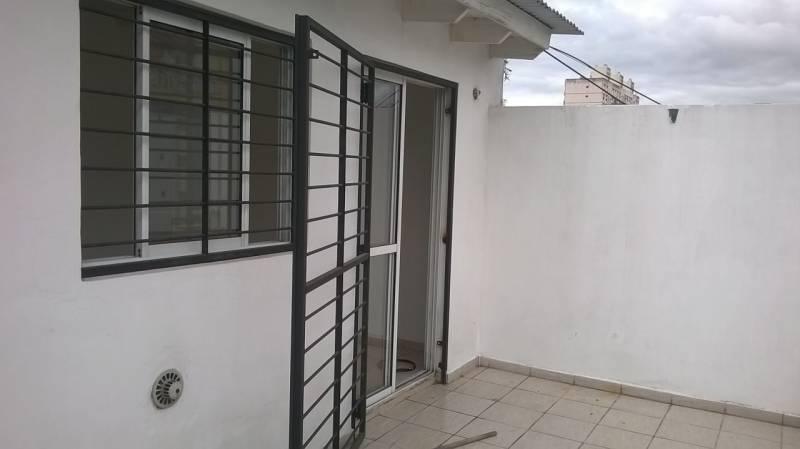 Venta departamento Dúplex Necochea 1600 a metros de Av Pellegrini con Cochera