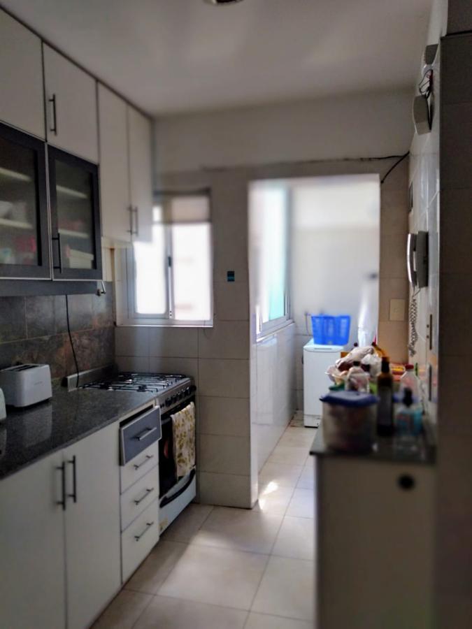 Av. Alvear esquina Av Callao  recepcion 2 dormitorios baño  toilete, todo apaisado en venta