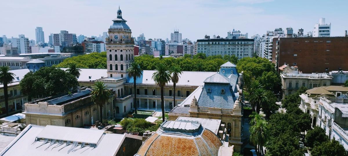 Importante departamento 3 dormitorios . Señorial , sobre paseo del siglo , metros Bv Oroño