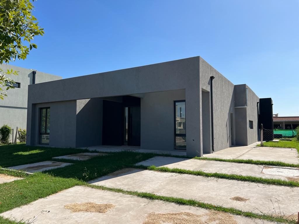 Casa en Venta/Alquiler  en Haras Santa María!