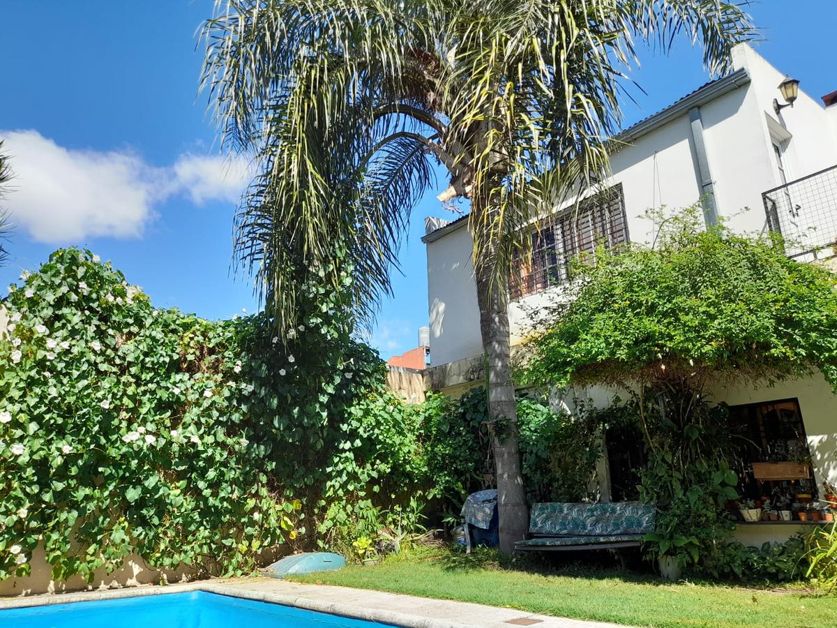 OPORTUNIDAD CASA CON PISCINA, PARRILLA, Y PLAYROOM