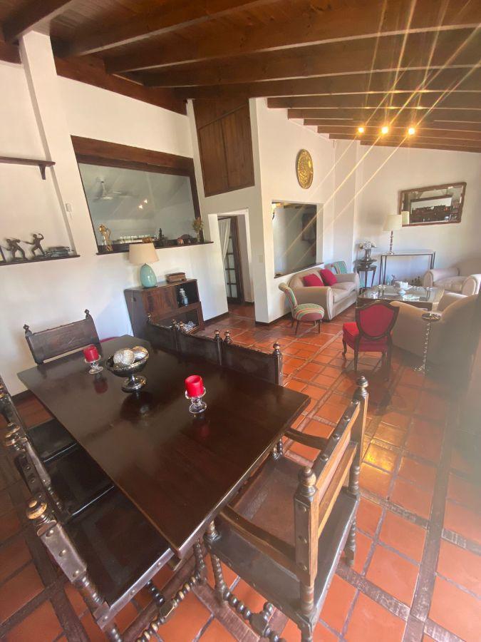 CASA EN VENTA DE 4 AMBIENTES EN BELLA VISTA