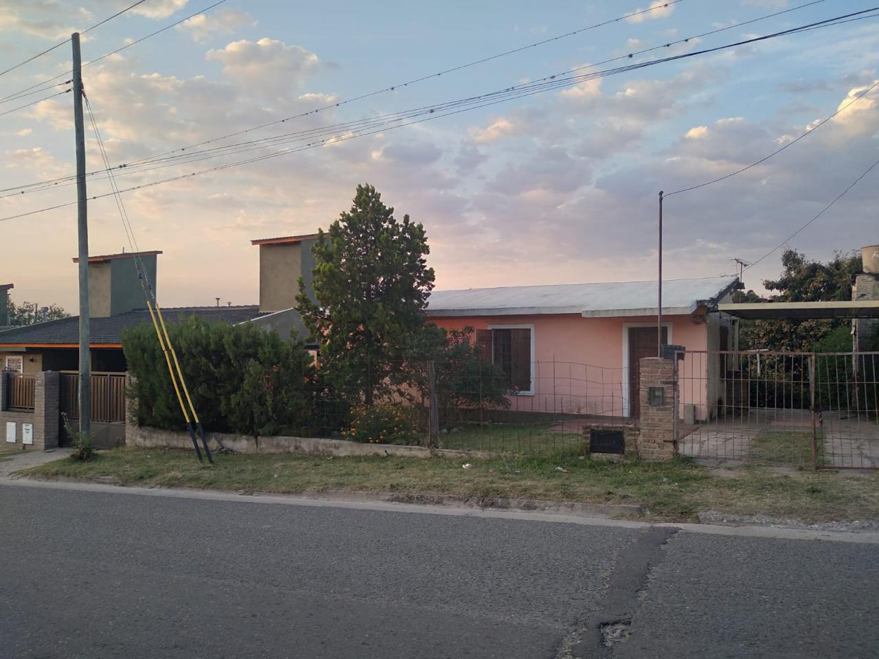 OPORTUNIDAD EN LA FALDA CASA EN BARRIO JARDIN