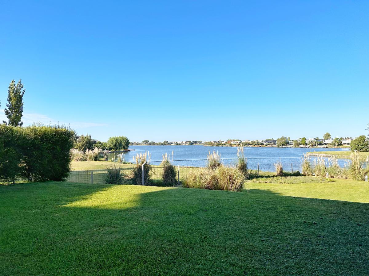 Alquiler  amoblado Planta baja con jardin al Lago  Yoo Nordelta