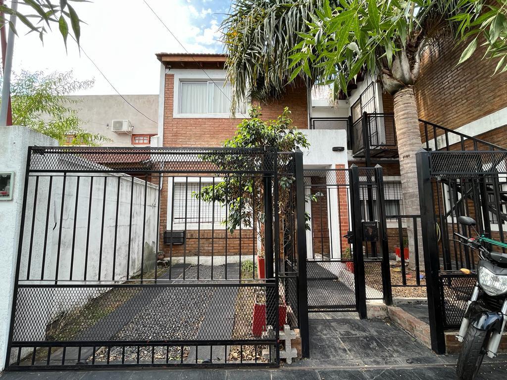 Casa- Castelar Norte- Quincho- Pileta- Inmejorable Zona