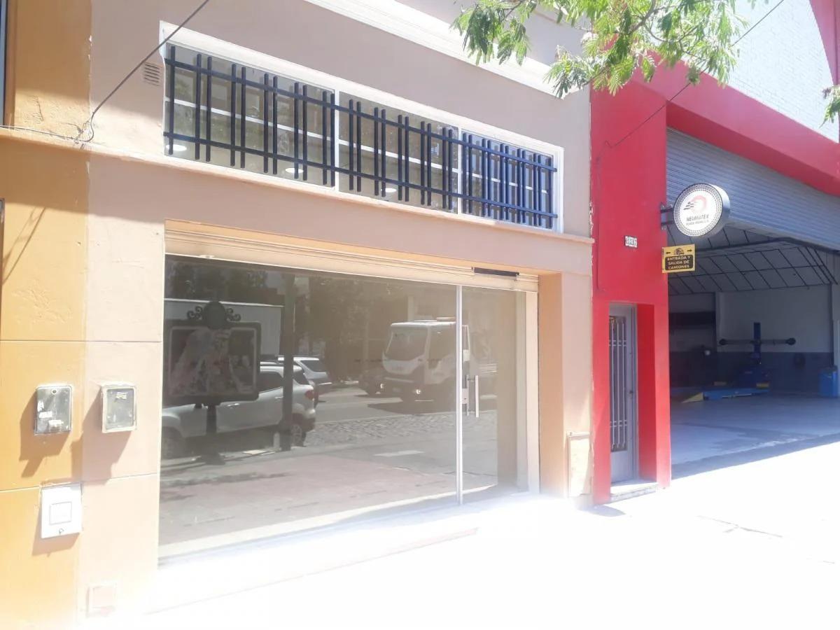 Local Comercial en venta - 3 Baños - 140Mts2 - Mataderos