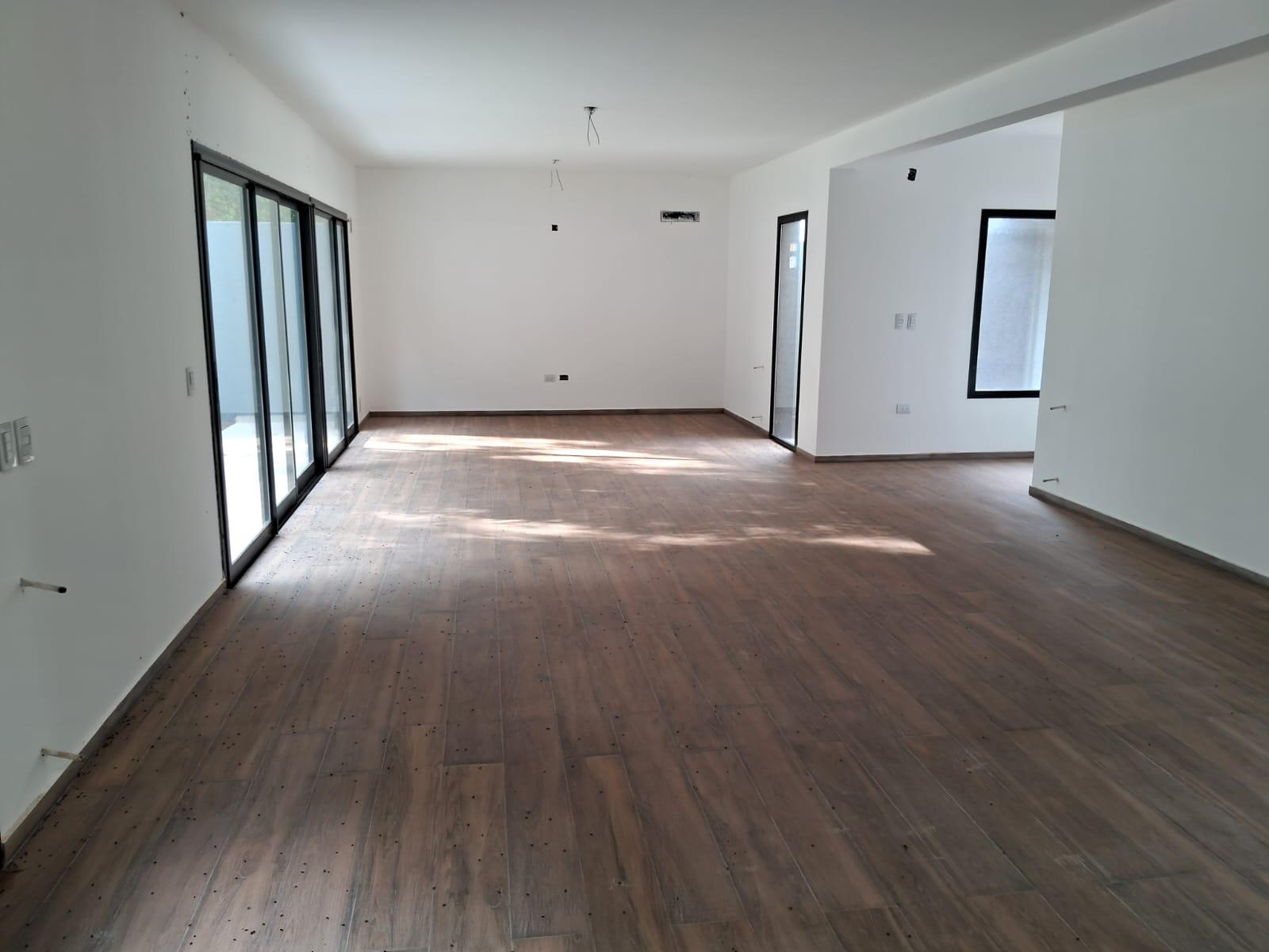 Casa en  Venta en Jardín de las Tejas, 2 dormitorios, 2 baños. A estrenar!