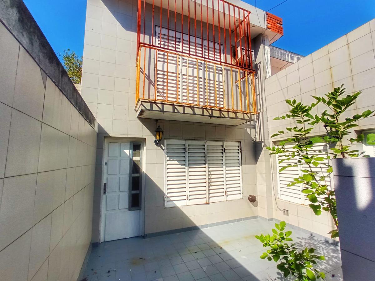 VENTA - Casa interna única a reciclar, ITALIA 4500 B -  Barrio Matheu