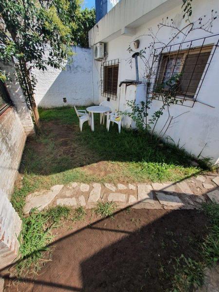 FINANCIACION! SOLIDA CASA DE 3 AMBIENTES (TIPO PH) CON JARDIN EN VENTA. OLIVOS