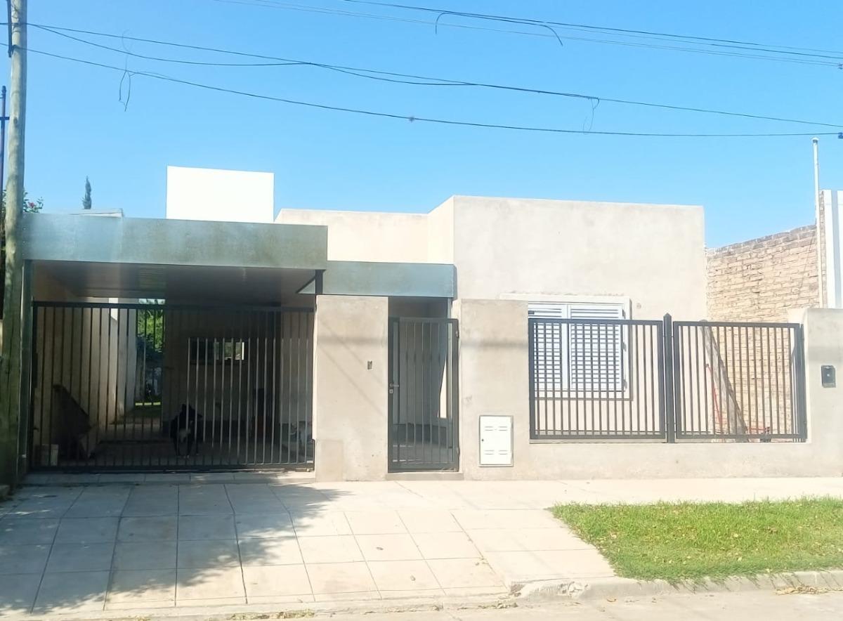 Casa en venta - 2 Dormitorios 1 Baño - Cochera - 330Mts2 - Lincoln