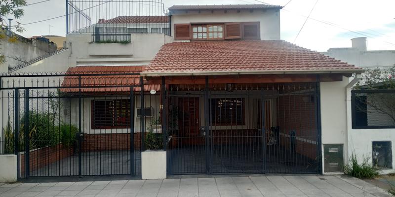 VENTA CASA 3 AMB 305 M2 GARAGE PARRILLA VALENTIN ALSINA