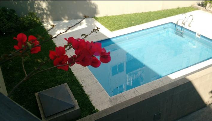 Excelente departamento 3 ambientes nuevo en complejo. SUM, piscina, cochera. Exc. ubicación