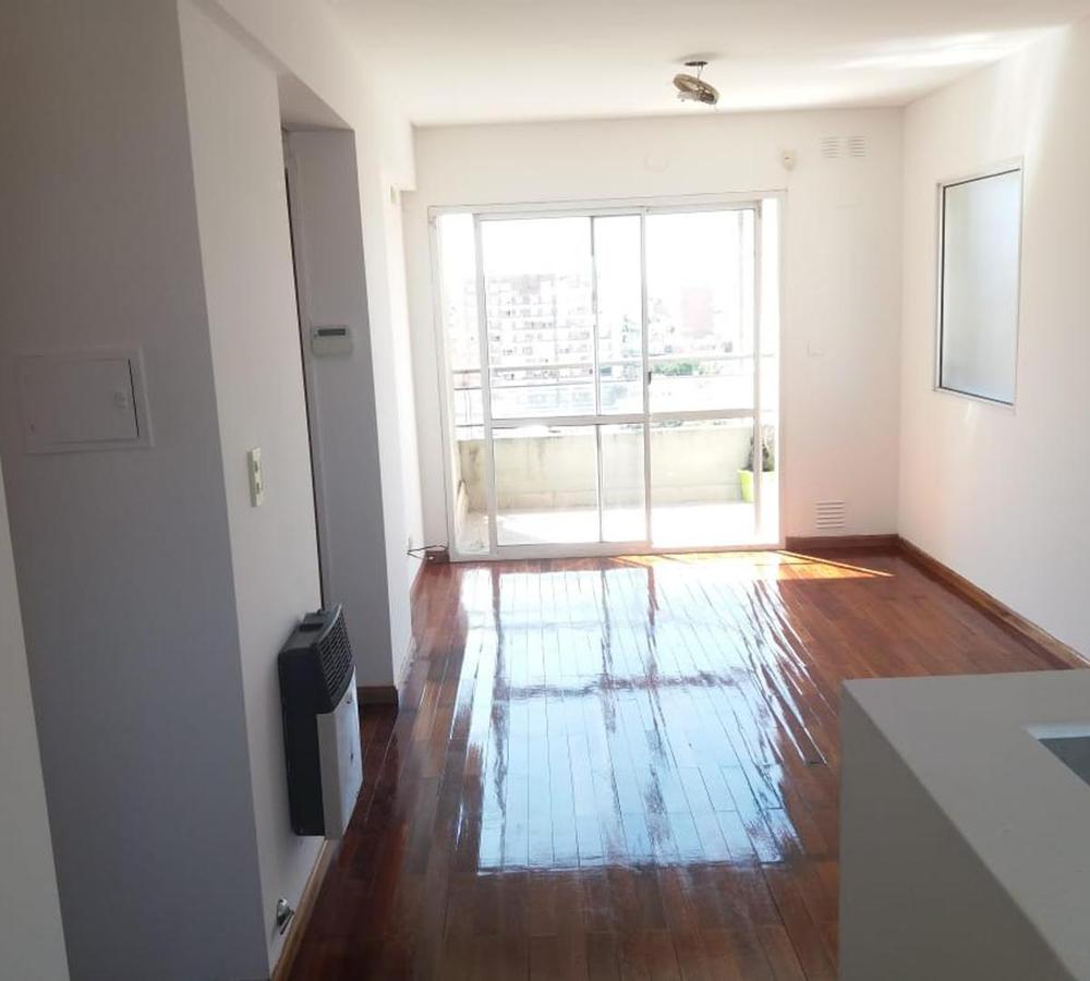 VENTA. 1 Dorm. Amplio PISO EXCLUSIVO- Abasto