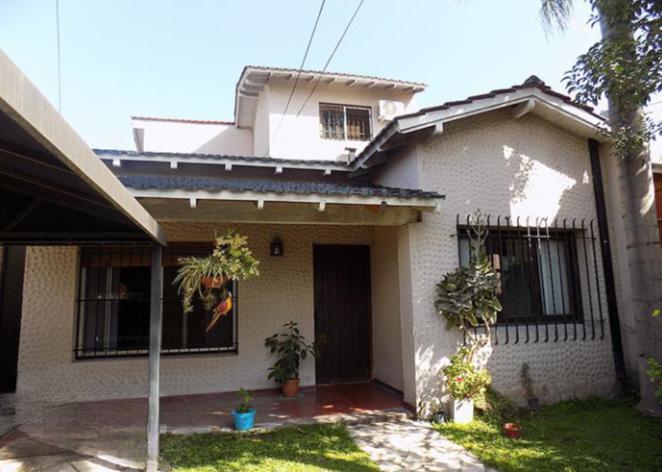 Casa en venta - 3 Dormitorios 3 Baños 1 Cochera - 308Mts2 - Hurlingham