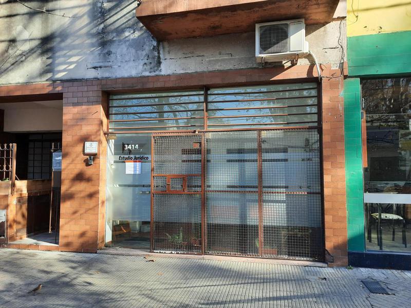 Local con baño privado Entre Ríos 3414 en venta!!