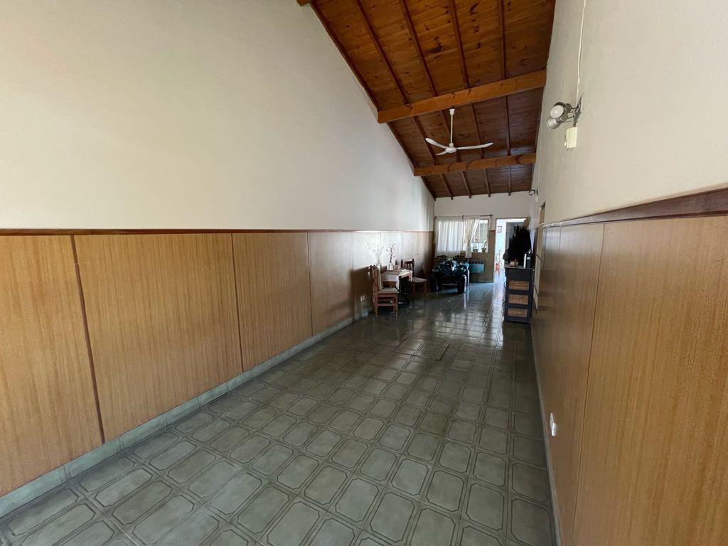 En Venta  Hermosa Propiedad con 3 Dormitorios, Pileta y Quincho en Moreno Sur  Sobre calle Pedro Mena al 300