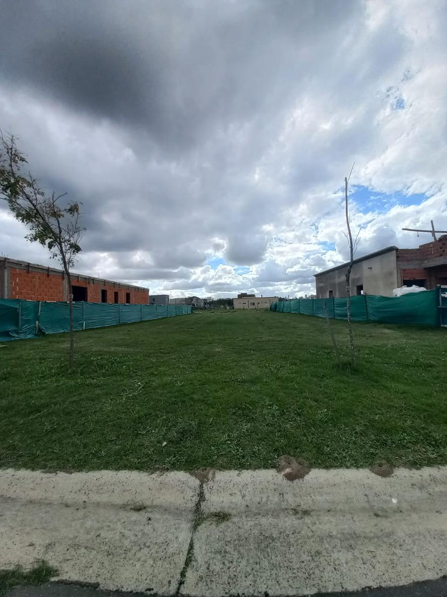 LOTE EN BARRIO SAN PABLO, PILAR! MUY BUEN TAMAÑO PARA CONSTRUI R CASA Y PISCINA!